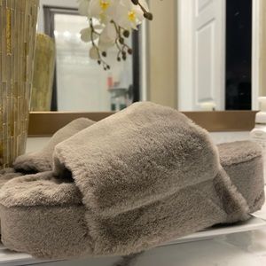 Steve Madden fuzzy platform